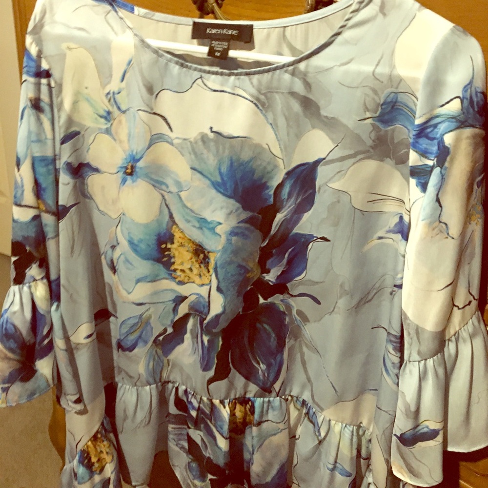 Bell sleeved blouse
